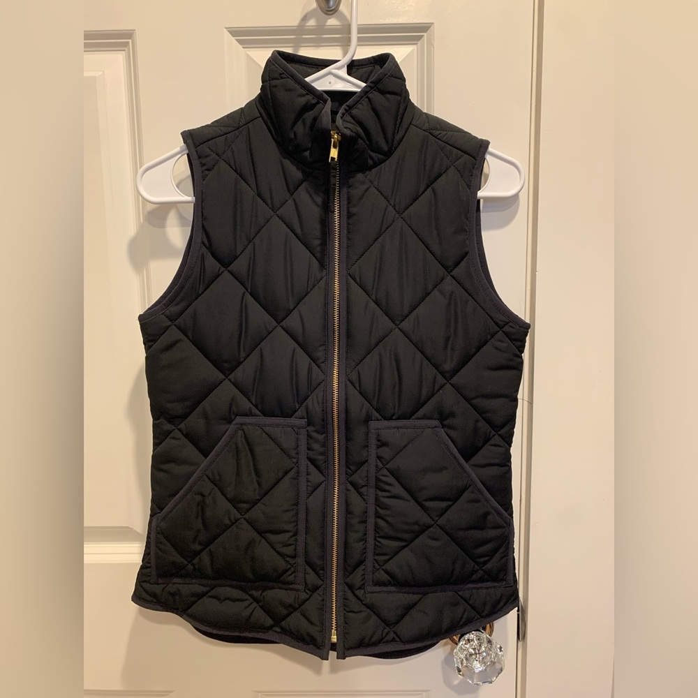 Black quilted vest by JCREW Factory. Size XXS. Excellent condition.